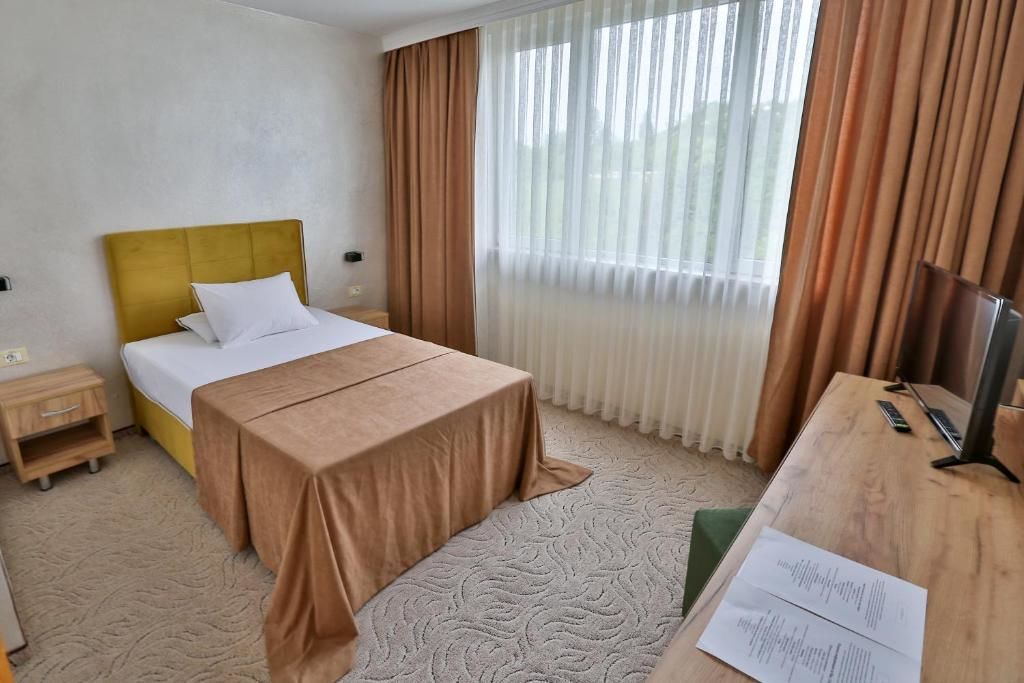 Отель Terra Europe Brontes Hotel Тарговыште